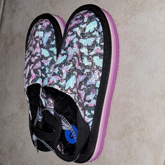Chulis Slip-On Black Fuzzy Iridescent Butterflies Pink Heart Clog Stretchy Strap - Picture 3 of 9